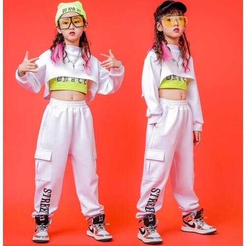 Hip-hop boys in clothes, high throat shorts, long sleeve shirts, girls without sleeves running pants, jazz dancing clothes, town