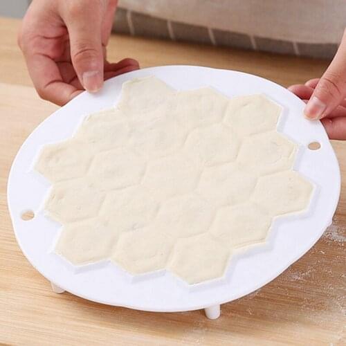 1Pcs Kitchen Pastry Tools DIY White Plastic Dumpling Mold Maker Dough Press Dumpling 19 Holes Dumplings Maker Mold Tools