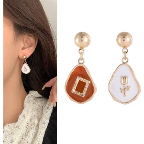 Asymmetric Red White Alloy Acrylic Pendant Earrings 2021 Trend New Arrival Korean Metal Rose Drop Earrings for Women Girls Teens
