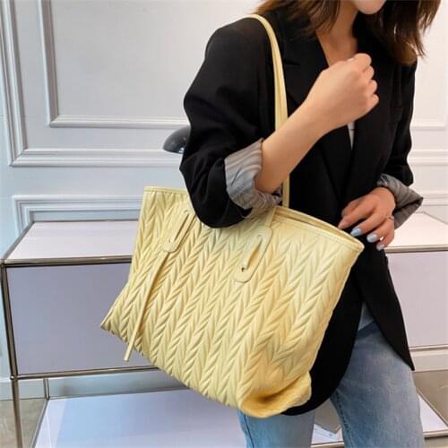 Female Bag 2021 New Contracted Fashion Large Capacity Pleated Embroider Line Women Single Shoulder Bag Tote