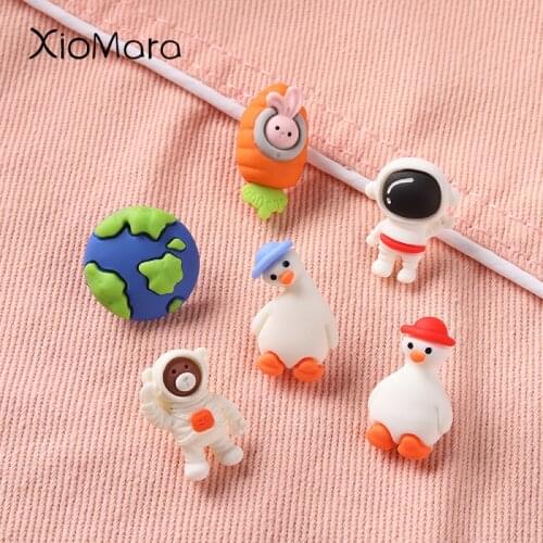 Astronaut Pins Kawaii Bear Duck Goose Bunny Carrot Girl Student Backpack Collar Badge Brooch Shoselace Collar Decoration