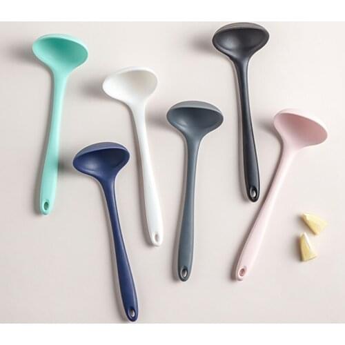 1Pcs Non-Slip Tableware Ladle 6 Colors Silicon Long Handle Soup Spoon Dinner Scoop Ladle Tableware Dinnerware Kitchen Supplies