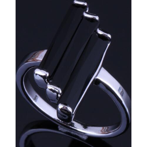 Elegant Rectangle Black Cubic Zirconia Silver Plated Ring V0432