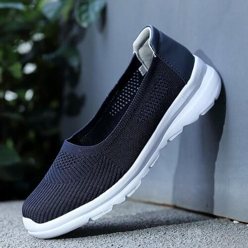 Womens Flat Shoes Casual Loafers 2021 Light Sneakers Breathable Women Flats Slip on Ladies Vulcanized Shoes Walking Comfort New