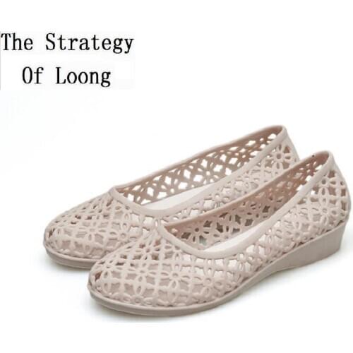 Summer New Fashion Wild Women PVC Hollow Shallow Cover Toe Jelly Shoes Ladies Slip-On Wedges Flowers Beach Sandals 200326