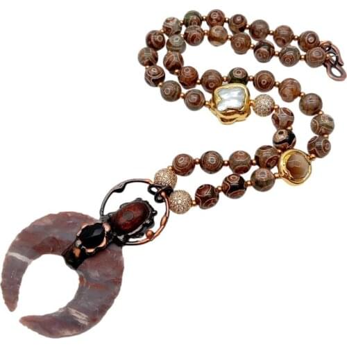 Y·YING Dzi Agate Round Shape Pearl Flower Cat Eye Agate Crescent Pendant Necklace
