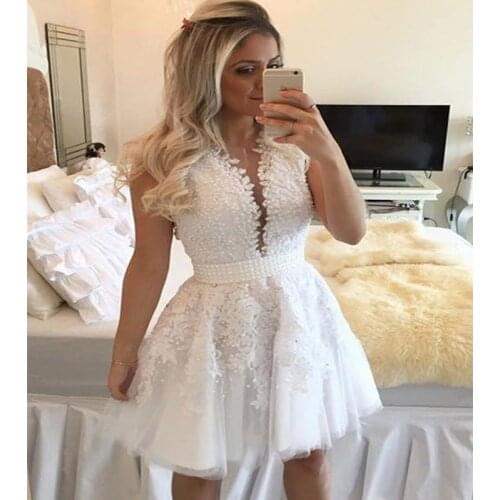 White Homecoming Dresses A-line V-neck Cap Sleeves Tulle Appliques Pearls Elegant Knee Length Cocktail Dresses