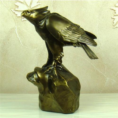 Eagle and Fish Sculpture Handmade Resin Hunting Hawk Statue Novelty Art and Craft Present Ornament for Home and Office Decor