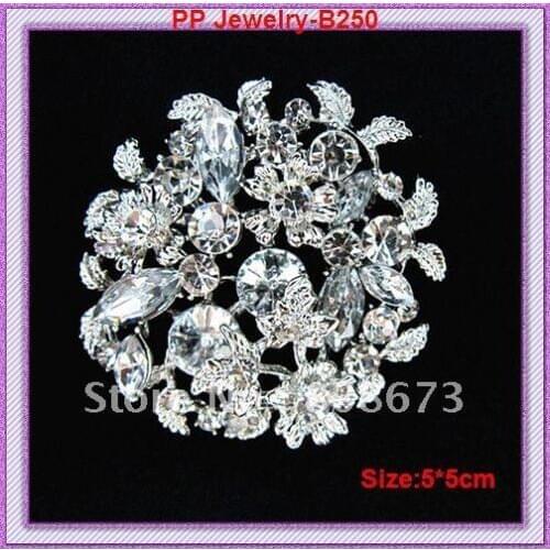 Utei White Brooches For Clothes