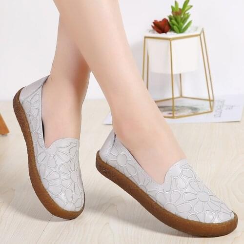 Womens Loafers Shoes Women Shoes Breathable Embroidery Women Sneakers Casual Slip On Soft Women Flat Shoe 2021 Spring