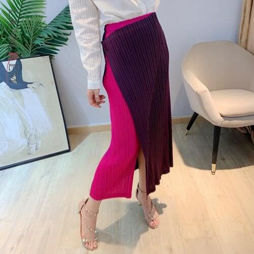 LANMREM Purple Red Color Contrast Pleated Skirt Womens 2021 Autumn New Irregular Straight Casual Skirt Female Elegant 2C2041