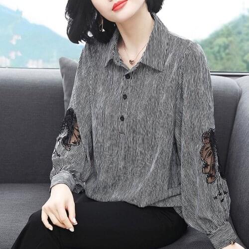 Vertical pinstripe shirt womens long-sleeved spring 2021 new loose-sleeved shirt collar clothes sunscreen tidy