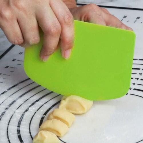 2Pcs/Lot Dough Cake Cutter Slicer Spatula For Cake Cream Scraper Pasty Cutters Scraper Irregular Teeth Edge DIY Smoother