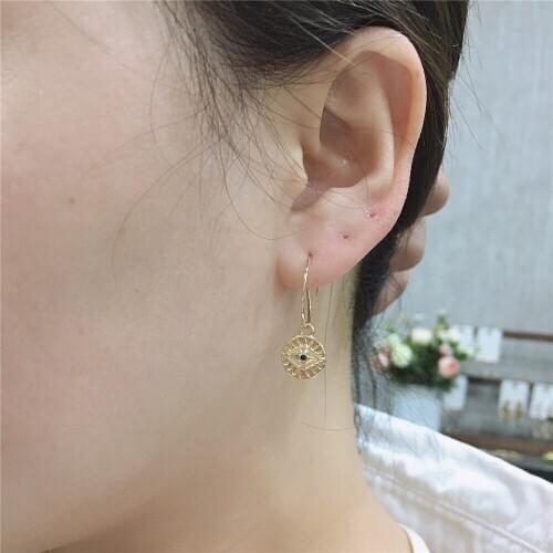 Super Cute Gold Color Plating Eye Textured Small Round Charm Through Hoop Earrings For Women Girl Tiny Delicate Jewelry Deco
