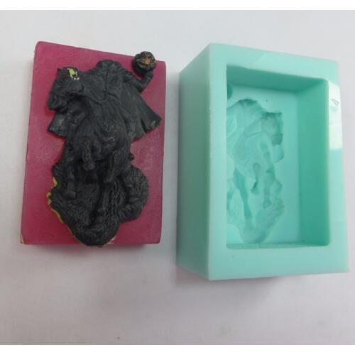 PRZY Silicone Headless Knight Soap Mould Soap Monster Molds Handmade Soap Making for Halloween Decoration Creepy Silicone 001