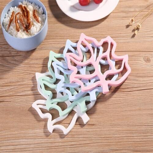 Table Pads Thick Maple Leaf anti-slip Cookware Placemat Coaster Mats Creative Silicone heat-resistant Pads Kitchen Accessories