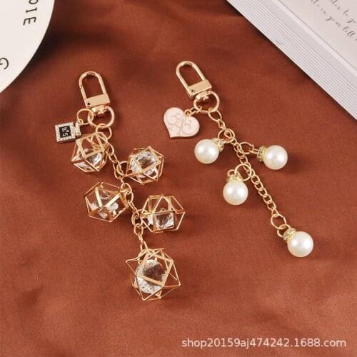 Delicate Bling Retro Queen Pearl Key Chain Charms Kawaii Accessories Pendant Couple Gift Phone Charm Keychain Original Design