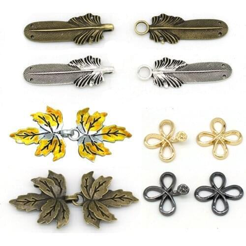 1Pair Vintage Cardigan Collar Clips Women Shawl Brooch Sweater Blouse Pin Cape Cloak Clasps Fasteners Buckle Brooch Clip Jewelry