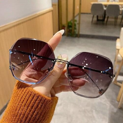 2021 Frameless Cut-edge Sunglasses Gradient Color Temperament Ins Sunglasses Blogger Concave Shape Large Frame Metal Glasses