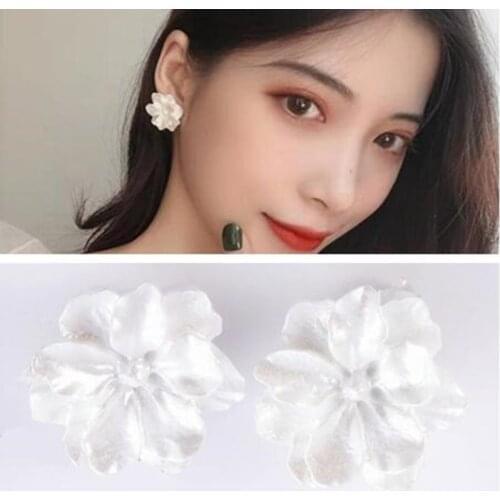 Wedding bridal jewelry new listing simple temperament small fresh Resin white flowers imitation pearl earrings Female charm jewe