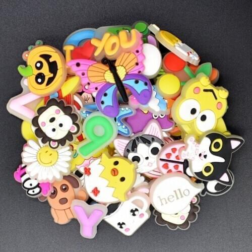 50 pcs Random Different Designs Glint Charms Fit Hole Sandal Glowing Wristbands Ornaments Party Cool Gifts For Boys And Girls