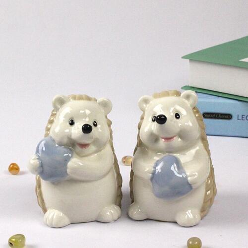 The Modern Simple White Porcelain Jade Glaze Couple Peach Heart Hedgehog Set Up A Ceramic Handicraft Change Savings Cupboard