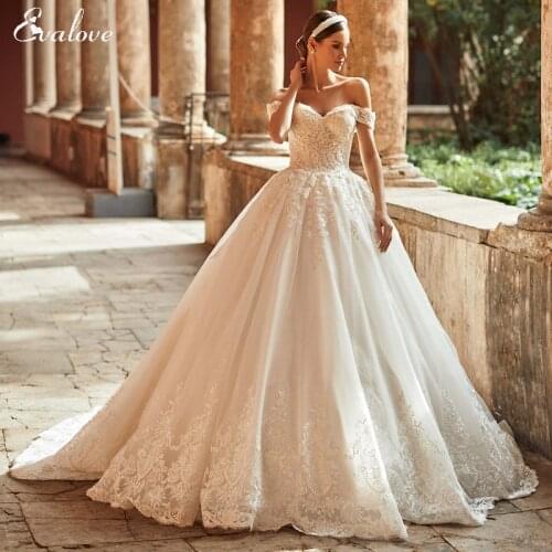 EVALOVE New Romantic Sweetheart Neck Lace Up Bride A-Line Wedding Dress Luxury Beading Appliques Court Train Vintage Bridal Gown