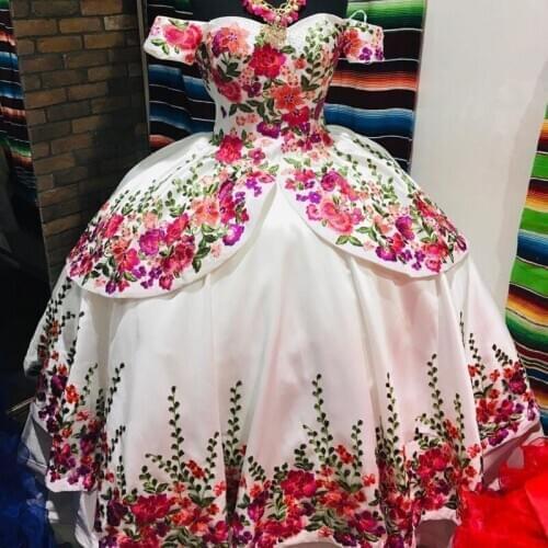 Gorgeous Floral Appliqued Mexcian Quinceanera Dresses 2021 White Off The Shoulder vestidos de 15 años Ball Gown Sweet 16 Dress