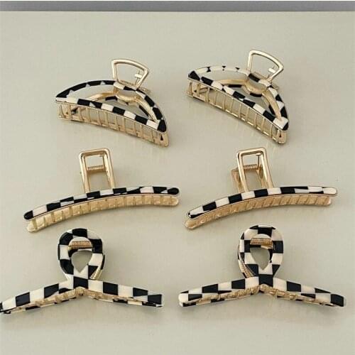 AOMU 1PC INS Fashoin New Black And White Check Metal Hair Claw Clips for Women Geometric Twisted Hairgrip Hair Accessories Gifts