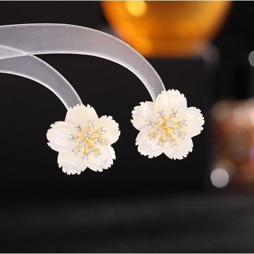 New Retro White Cute Flower Earrings Gem Shell Flower Simple Mother Shell Sun Flower Elegant Sweet Fashion Ear Jewelry Female