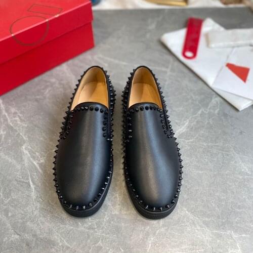 Top Quality Womens Casual Shoes Genuine Leather Loafers Rivet Round Toe Flat Shoes Luxury Brands Designer Comfortable Shoes