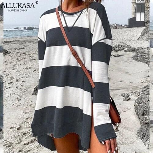 Allukasa Women Kpop O-Neck Sweatshirt Striped T-Shirt Long Sleeve Side Slilt Streetwear Women Casual Loose Pullover 2021