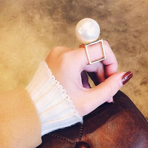 UILZ New Design Pearl Rings Round White Shell Pearl Beads Big Rings for Women Party Luxury Gift Drop Shipping