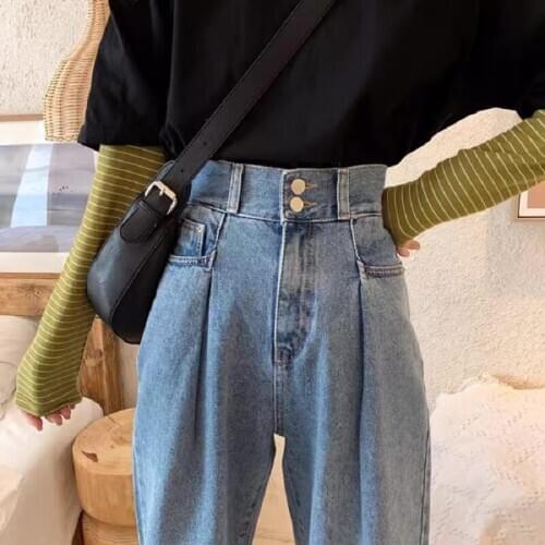 Take off glasses moth Women's Loose Jeans