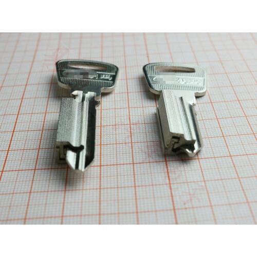 Yuema key duplicating using fixture clamp key machines chuck key cutting machines accessories for YUEMA blank key cutting