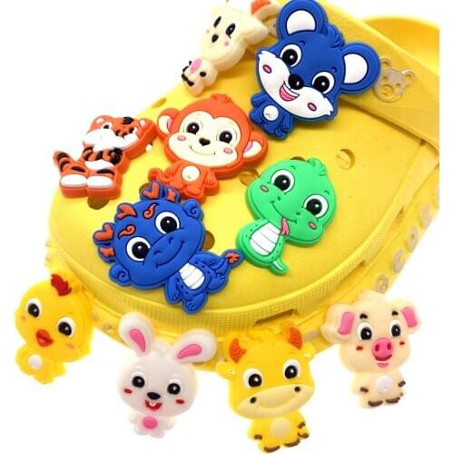 Wholesale 50PCS Shoes Charms Cartoon Animal Sheep Wristband Backpack Accessories For Kids Party Gifts Croc Jibizt Decoration