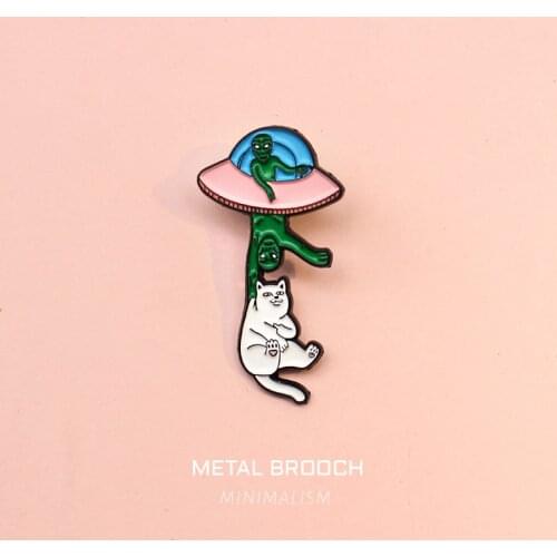 Green aliens save cats Enamel Brooch Pink UFO Cute animals Lapel Pin Fashion creative punk jewelry Backpack clothes custom Badge