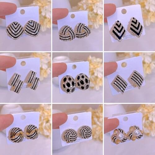 Classic Trendy Geometric Crystal Stud Earrings for Women Luxury Shiny Full Rhinestone Stud Earrings Wedding Party Jewelry Gifts