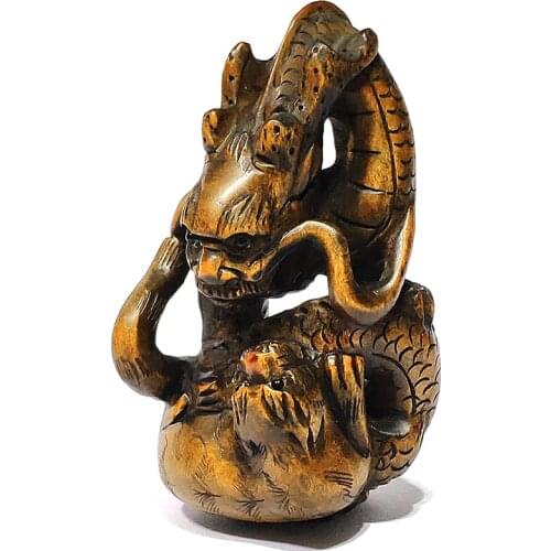 Y6741- 2" Hand Carved Boxwood Netsuke Figurine Carving : Dragon & Tiger Fight