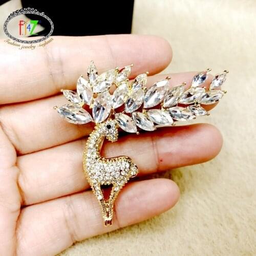 F.J4Z Stunning Brooches Pins for Women Top Qualtity Sparkling Crystal Deer Pins for Scarf Hat Trend Lady Party Dress Jewelry