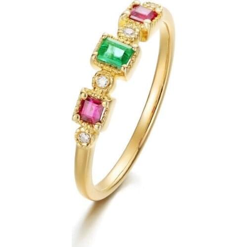 Exquisite Vintage Classic Golden Three Stone Rose Red And Emerald Wedding Ring Ladies Fashion Simple Jewelry Factory Wholesale