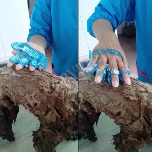 1pcs Blue Dog Brush Lovely Palm Style Comb Hair Soft Rubber Pet Cleaning Washing Brush Comb Hair Pentadactyl Massage brush