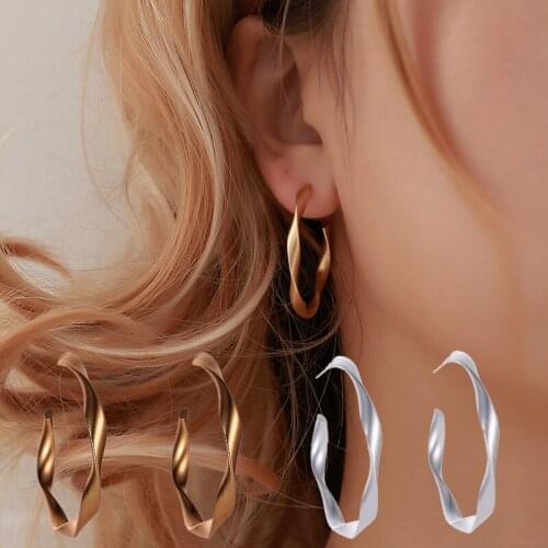 Hot New Geometric Twist Earrings for Women Fashion Personality Water Ripple Earrings Vintage Matt Wholesale Jewelry