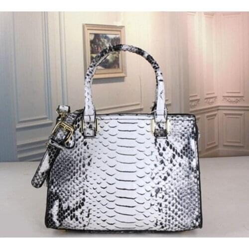 Commuter handbags 2021 autumn and winter new PU large-capacity handbag temperament crocodile pattern messenger small square bag