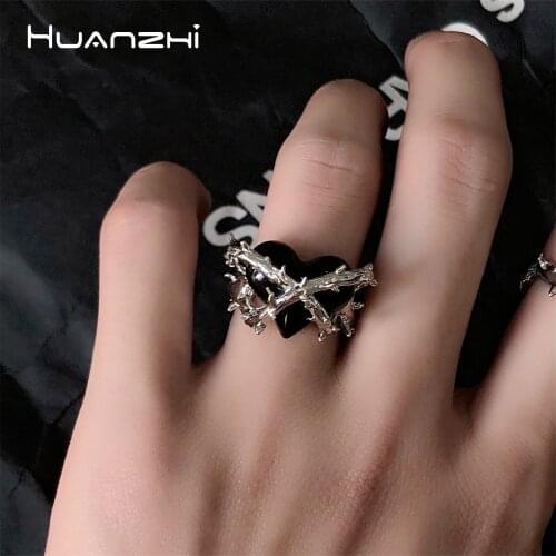 HUANZHI 2021 New Design Punk Gothic Thorns Black Silver Color Heart Metal Opened Ring For Women Girls Party Jewelry