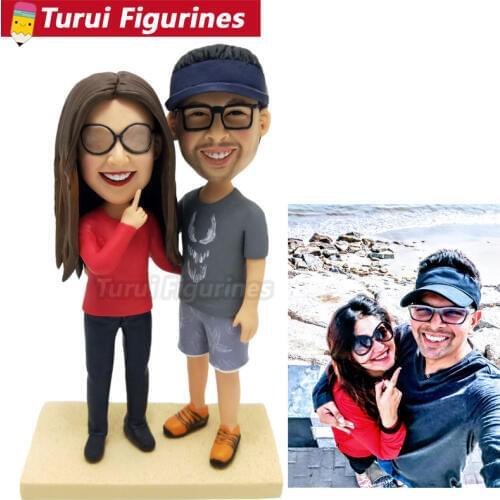 Custom lovers bobblehead traveler bobble head figurines couple hand in hand wedding cake topper man fitness bobblehead