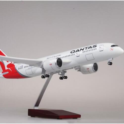 1/130 Scale limited edition 47cm Airplane Boeing B787 Dreamliner Aircraft QANTAS Airways Airlines Model Light Wheels Plane