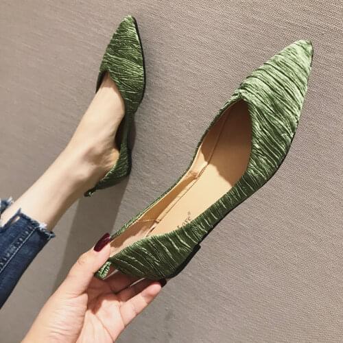 Brief ladies pleated silk flat shoes pointed toe shallow mouth V opean single flats OL working shoes woman ballet flats big size