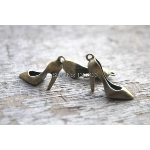 10pcs--High Heel Shoe Charms, Antique bronze 3D Lovely Thick High Heeled Shoes Charm Pendant 28X13mm