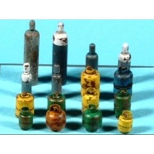 Resin modern scene bottle and can combination (8 pieces) 1:35